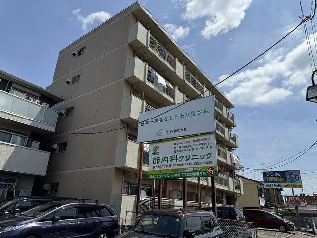 拡大写真：鎌田マンション 4階404の外観写真（昼）
