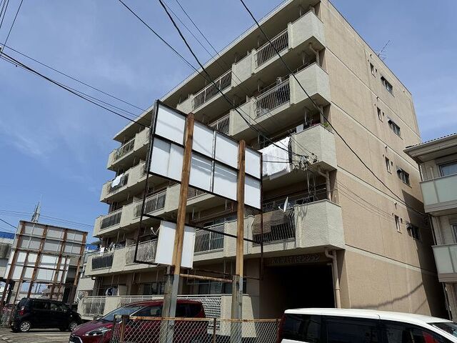 拡大写真：鎌田マンション 4階404の外観写真（昼）
