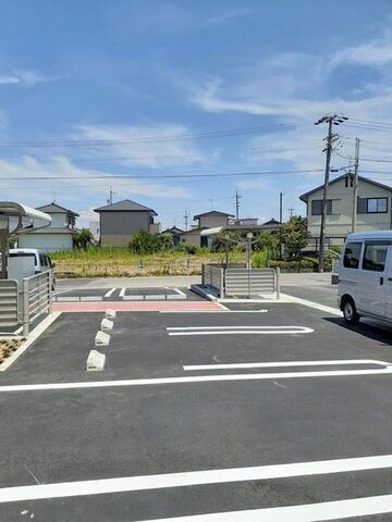 拡大写真：ファスファラス 2階203の外観写真（昼）
