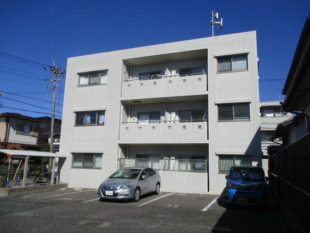 拡大写真:ロイヤル穂波 2階201の外観写真(昼)