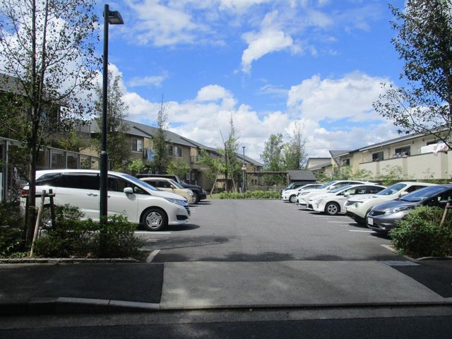 拡大写真:GreenCourt社が丘B,C,D,E,F棟 2階C棟1の外観写真(昼)