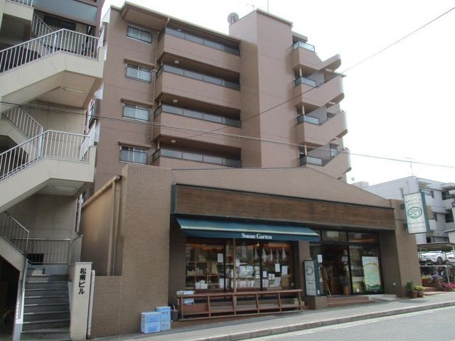 ファミール一社の外観