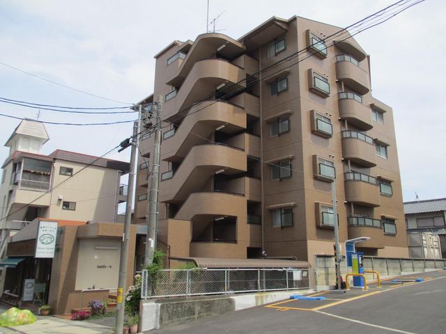 拡大写真:ファミール一社 5階501の外観写真(昼)