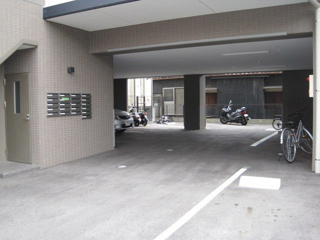 拡大写真：パーク黒川 5階501の外観写真（昼）