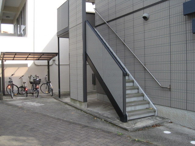 拡大写真:ウィルコットン 1階102の外観写真(昼)