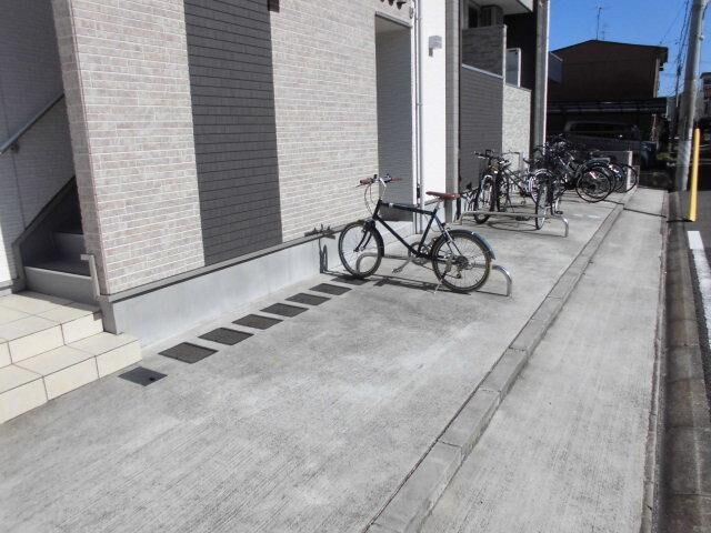拡大写真:ハーモニーテラス生駒町Ⅱ 1階101の外観写真(昼)