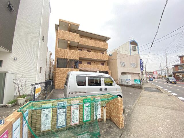 拡大写真:名古屋市北区金城町3丁目 3階301の外観写真(昼)