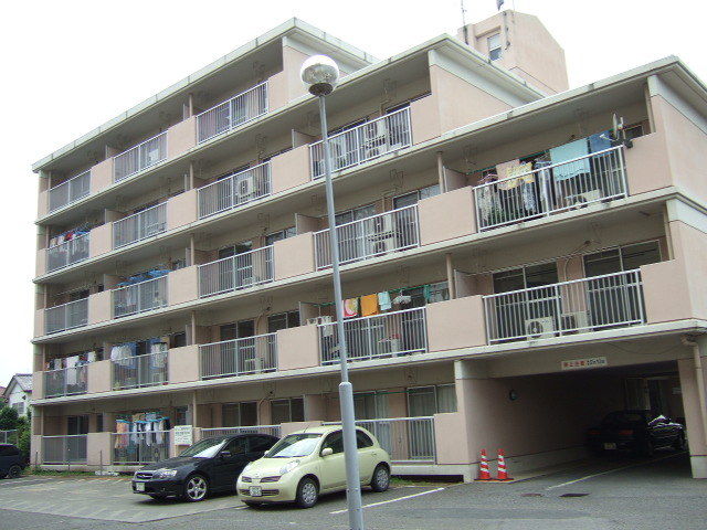 第二八幡台マンションの外観