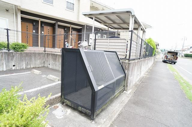 拡大写真:いなべ市大安町中央ヶ丘1丁目 2階202の外観写真(昼)