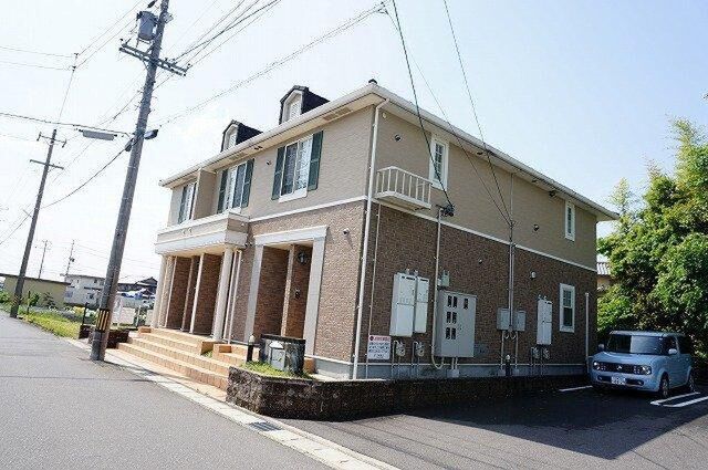 拡大写真：員弁郡東員町大字大木 2階201の外観写真（昼）