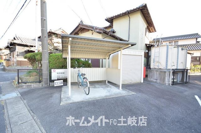 拡大写真:ラフィネ・小田 3階301の外観写真(昼)