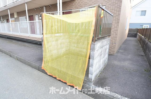 拡大写真：ブランメゾン根本 2階203の外観写真（昼）
