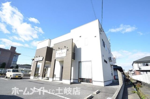拡大写真：ウィクトル宝 2階EASTの外観写真（昼）