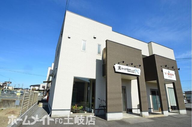拡大写真：ウィクトル宝 2階EASTの外観写真（昼）