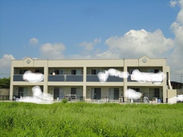 拡大写真:キャトルセゾン 2階203の外観写真(昼)
