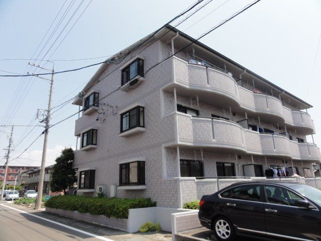 拡大写真:グランシャリオF 3階303の外観写真(昼)
