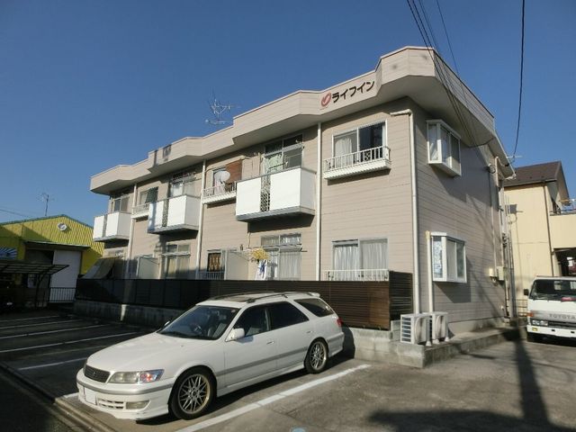 拡大写真:ライフイン 1階102の外観写真(昼)
