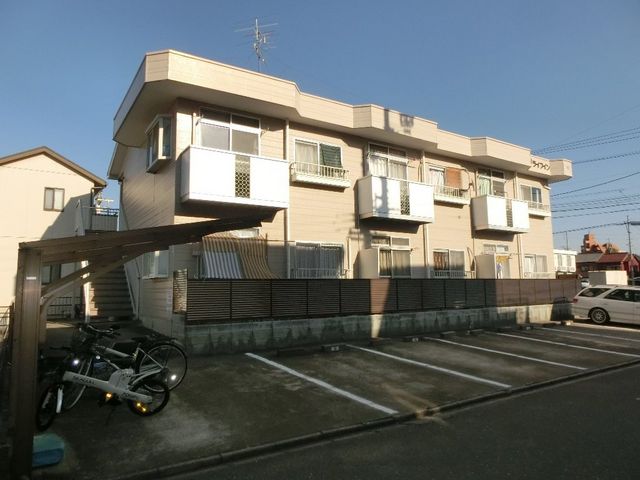 拡大写真:ライフイン 1階102の外観写真(昼)