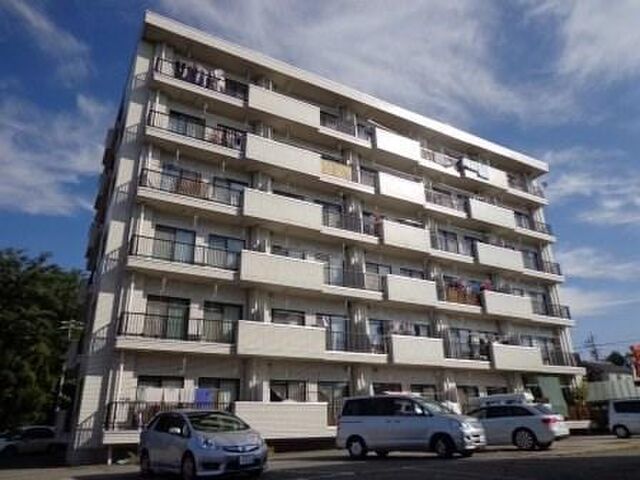 グリーンパレス佐久C棟の外観
