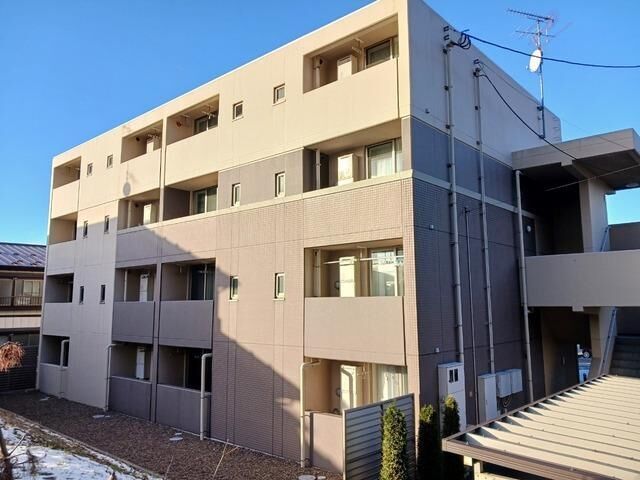 拡大写真：グランディ・フルール 2階103の外観写真（昼）