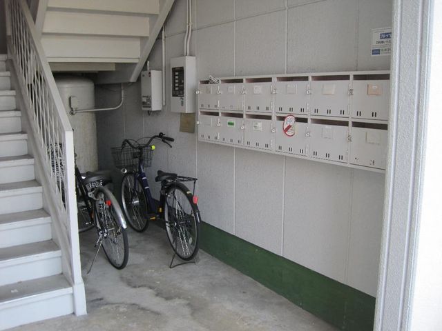 拡大写真:クオリティパレス 3階303の外観写真(昼)