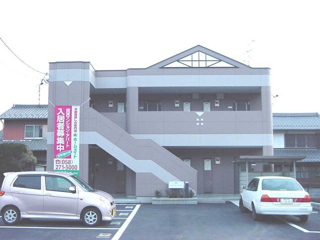 拡大写真：ロイヤルスクエア 1階102の外観写真（昼）