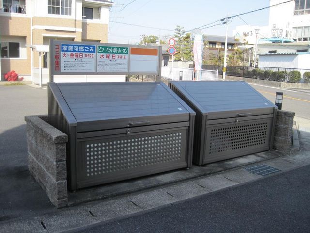 拡大写真:メゾンセレスト A 1階103の外観写真(昼)