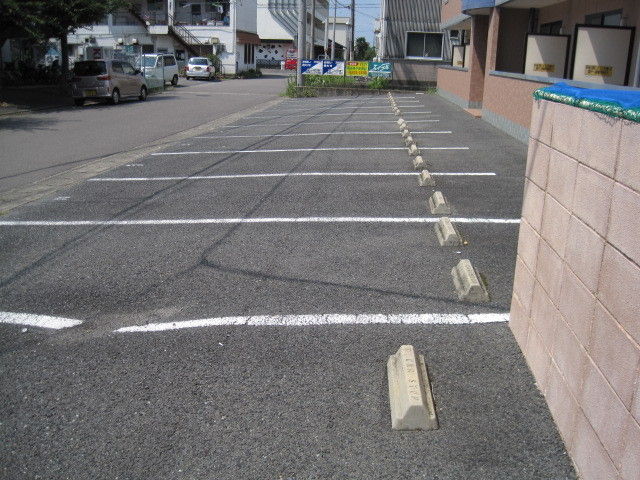 拡大写真:岐阜市茜部菱野3丁目 3階302の外観写真(昼)