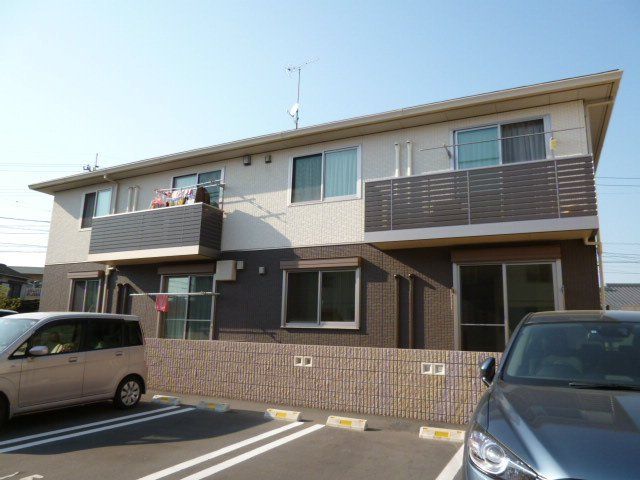 拡大写真：倉敷市川入 2階202の外観写真（昼）