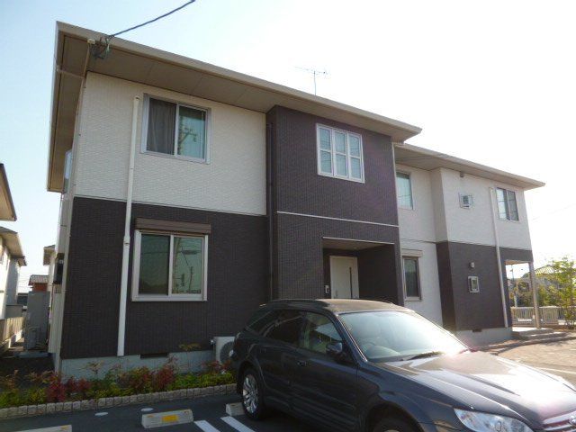 拡大写真：倉敷市川入 2階202の外観写真（昼）