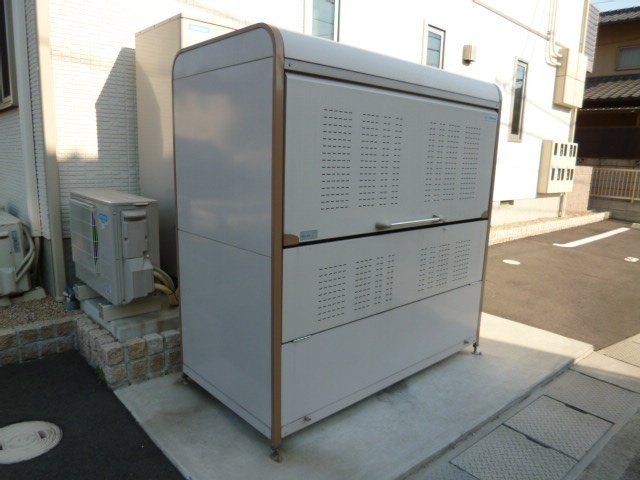 拡大写真：倉敷市川入 2階202の外観写真（昼）