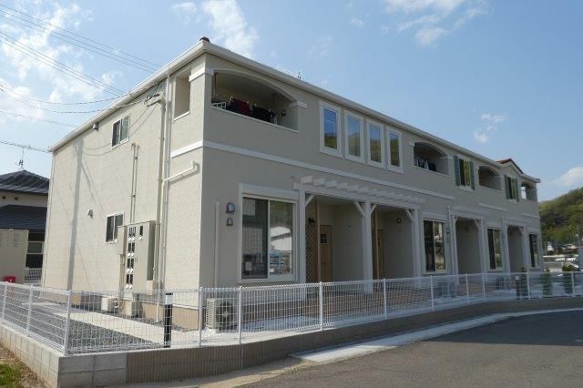 拡大写真：総社市井尻野 2階205の外観写真（昼）