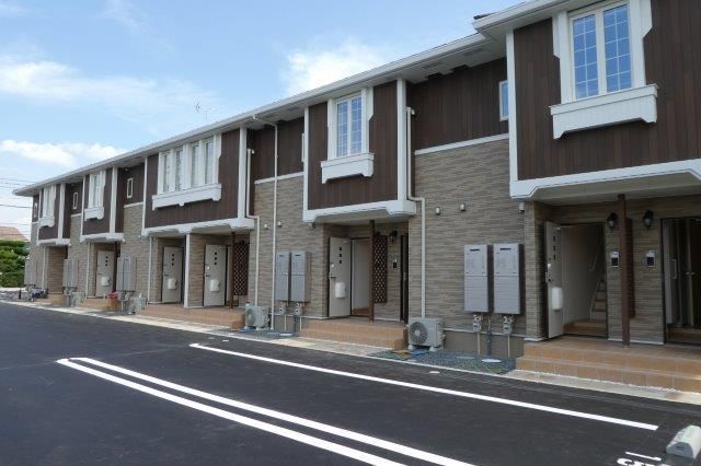 拡大写真：総社市井尻野 1階101の外観写真（昼）