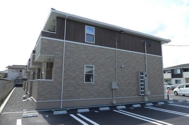 拡大写真：総社市井尻野 1階101の外観写真（昼）