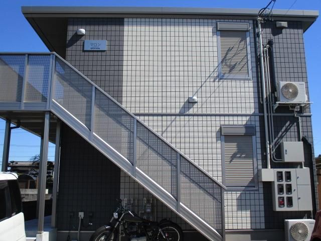 拡大写真：マロン 1階102の外観写真（昼）