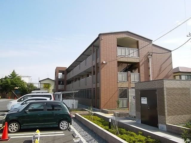 拡大写真：サニーヴィレッジ 3階301の外観写真（昼）