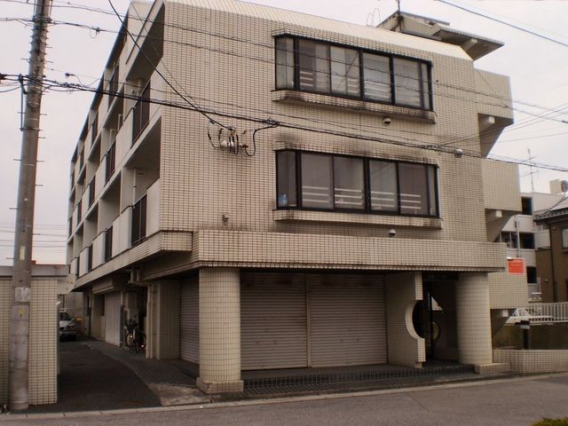 拡大写真:春日部市中央7丁目 2階206の外観写真(昼)