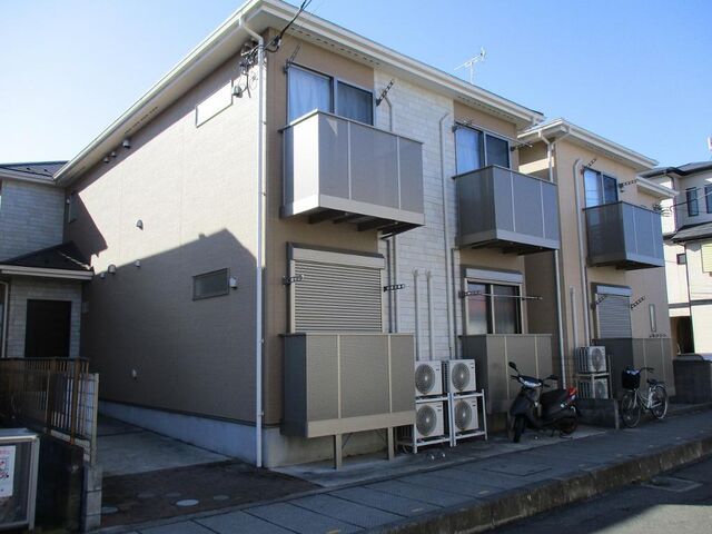 拡大写真：キャメル春日部緑町Ⅱ 2階205の外観写真（昼）