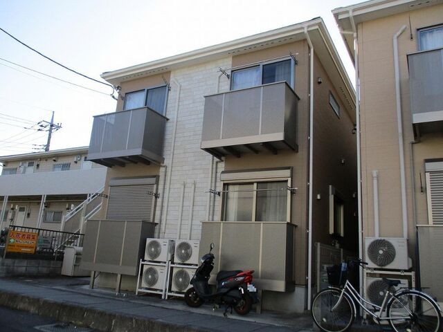 拡大写真：キャメル春日部緑町Ⅱ 2階205の外観写真（昼）
