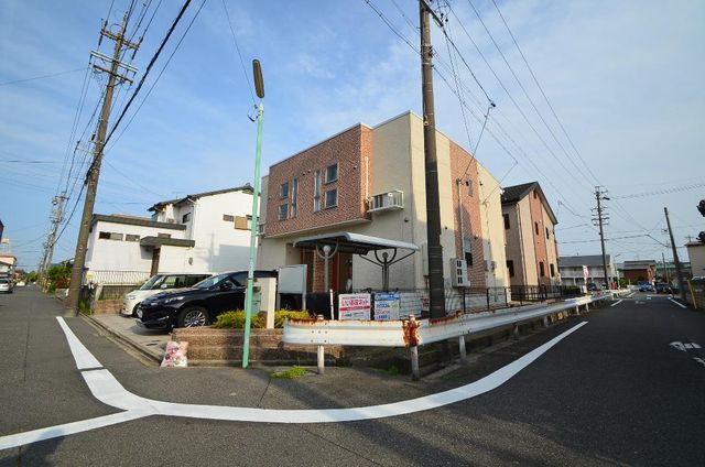 拡大写真:エクセントレア高畑南 弐番館 1階101の外観写真(昼)