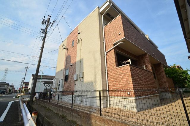 拡大写真:エクセントレア高畑南 弐番館 1階101の外観写真(昼)