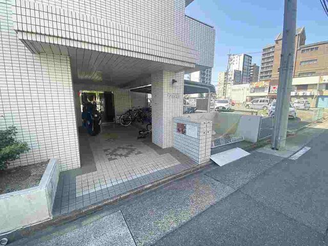 拡大写真：うらら 4階407の外観写真（昼）