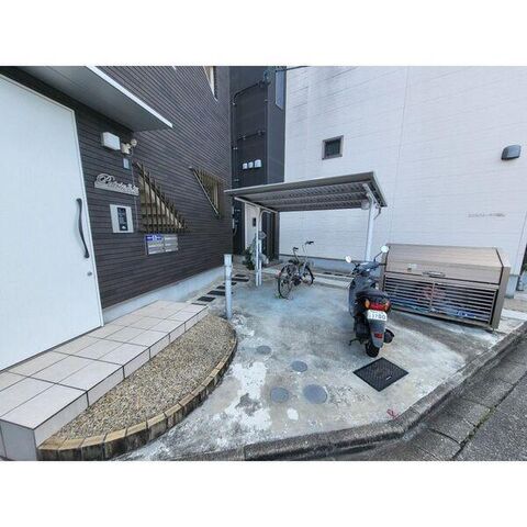 拡大写真:Patria高畑 1階101の外観写真(昼)