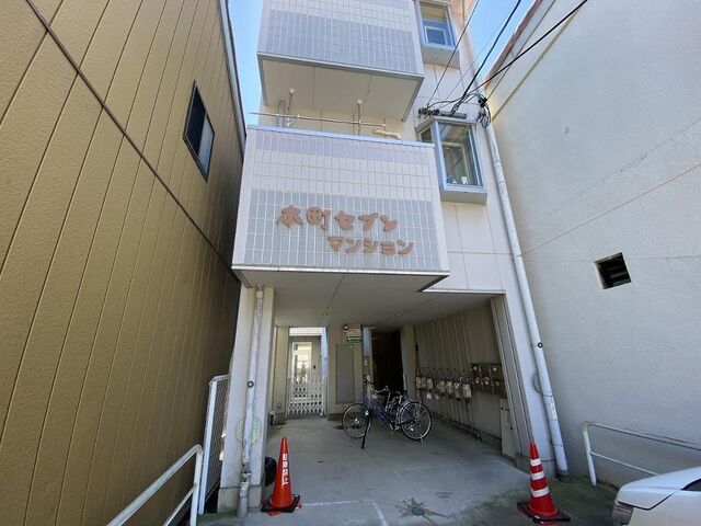 拡大写真:本町セブンマンション 2階205の外観写真(昼)