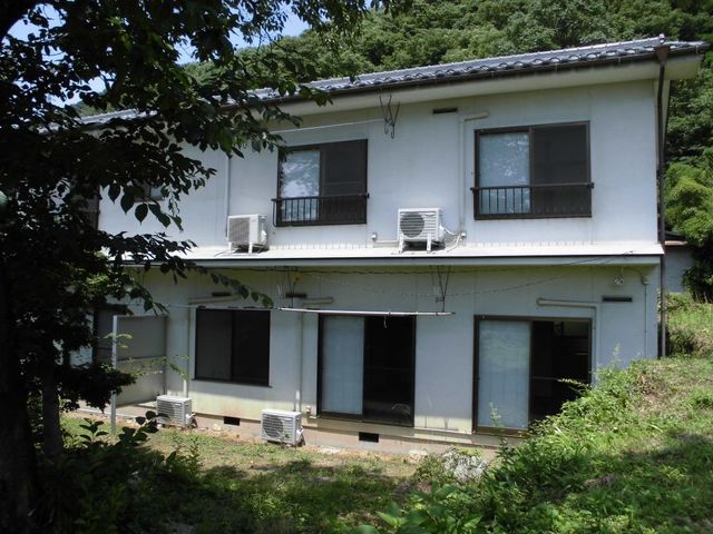拡大写真：上田市秋和 1階101の外観写真（昼）