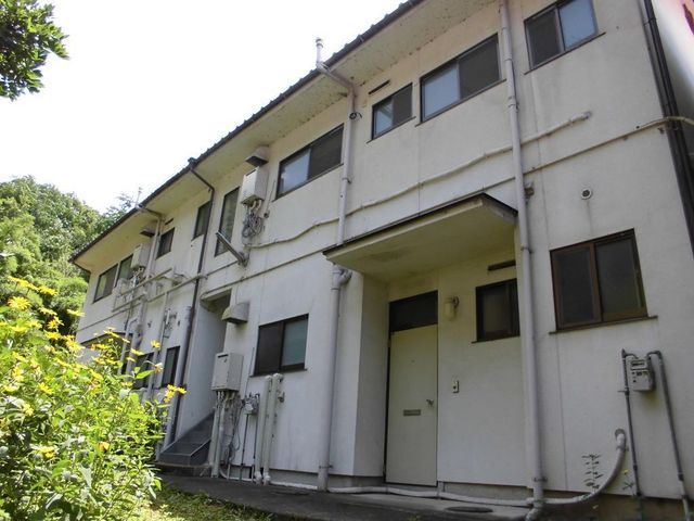拡大写真：上田市秋和 1階101の外観写真（昼）