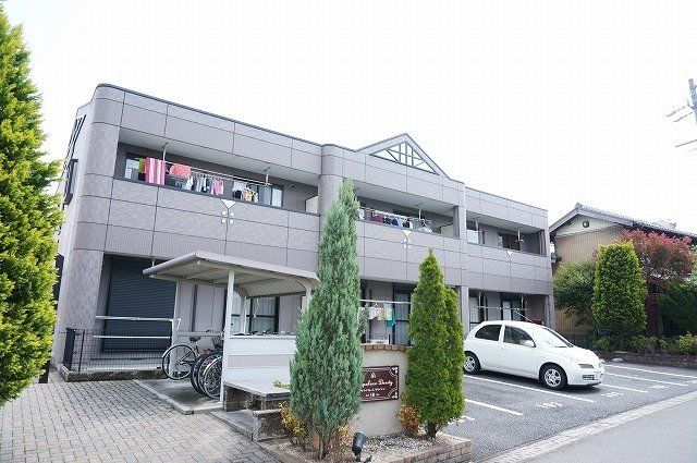 サンパレスダンディ B棟の外観