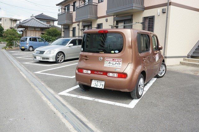 拡大写真：ルナ・ソーレ 2階201の外観写真（昼）