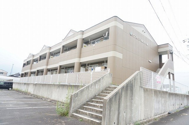 写真:サンフォレスト百合ノ沢A棟の外観