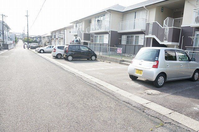 拡大写真:Village 2階205の外観写真(昼)